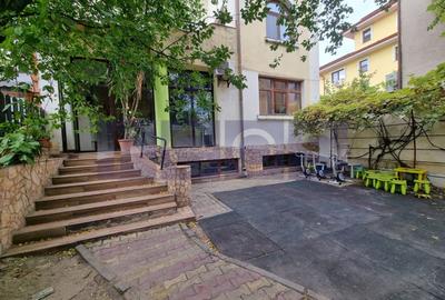 Casă individuală cu 13 camere în Parcul Carol