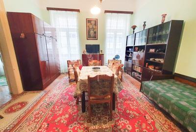 Apartament cu 3 camere semidecomandat, mobilat în Central