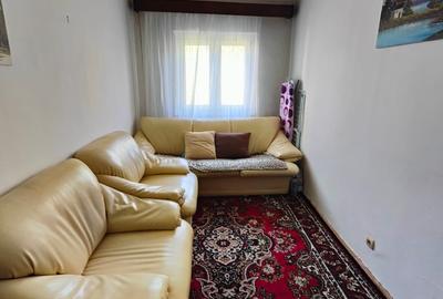 Apartament 3 camere de vanzare