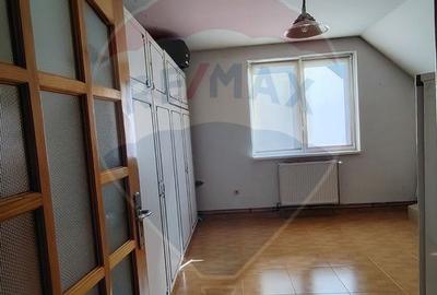 Casă / Vilă cu 8 camere de vânzare în zona Central - 12