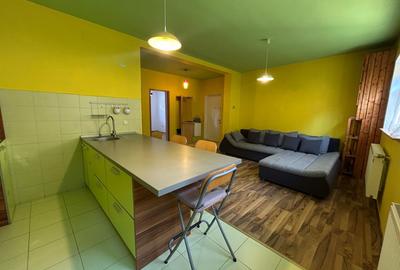 Apartament cu 3 camere semidecomandat, mobilat în Florești