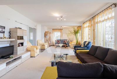 Casă individuală cu 10 camere în Tractorul