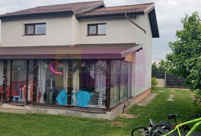 Săbăreni, casă 2011, P+M 4 camere + dependințe, curte 500 mp - 1