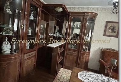 Apartament cu 3 camere decomandat în Abator