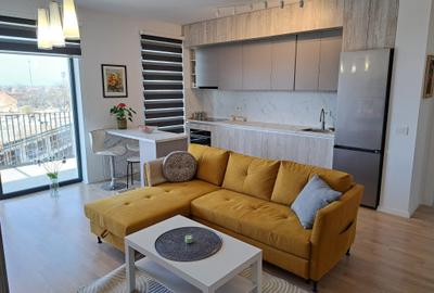 Apartament cu 2 camere semidecomandat, mobilat în Central