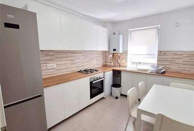 Apartament cu 3 camere decomandat în Tractorul