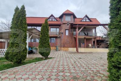 Casă individuală cu 6 camere în Baciu