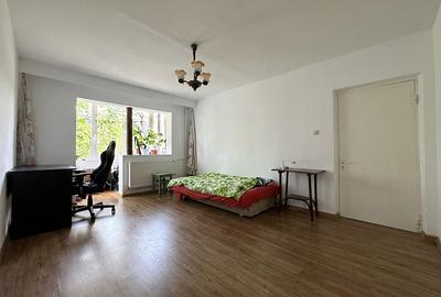 Apartament cu 2 camere semidecomandat în Soarelui