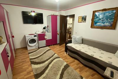 Apartament cu 3 camere semidecomandat în Iris