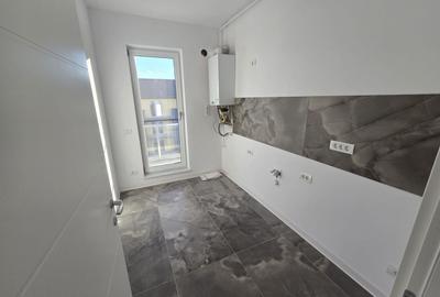 Disponibil imediat. La asfalt. Bucatarie inchisa. 2 Locuri de Parcare. - 4