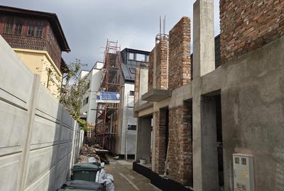 Casă cu 5 camere în Splaiul Unirii