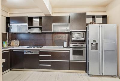 PENTHOUSE ULTRACENTRAL CU PRIVELISTE PANORAMICĂ | 3 CAMERE - 12