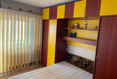 Vând apartament 4 camere initial,transformat in 3 camere cu living marit,84 mp u - 5