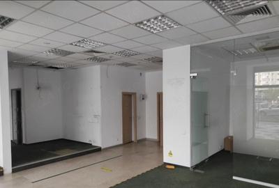 Decebal, trafic pietonal,spațiu comercial 105 mp, - 1