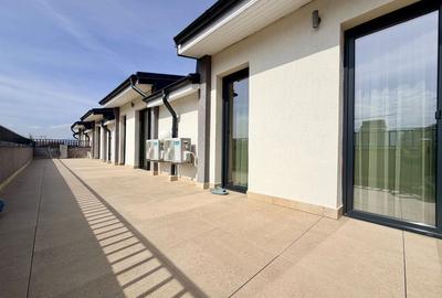 Penthouse cu 3 camere decomandat, mobilat în Tractorul