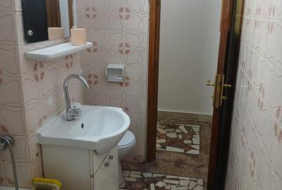 Oferim spre chirie apartament zona Spital - 6