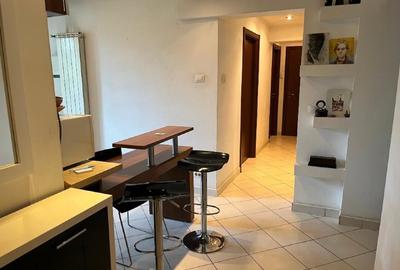 Apartament cu 3 camere decomandat în Titan