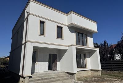 Casă individuală cu 4 camere în Central