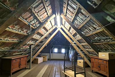 Refugiu cu suflet în inima Scheiului – casă  singur  curte și farmec autentic - 16