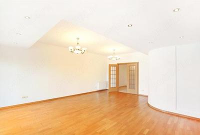 Apartament cu 4 camere decomandat, mobilat în Herăstrău