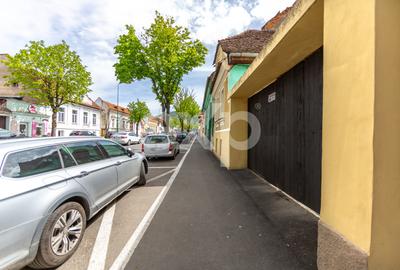 Corp de casă renovat, curte comună – Str. Lungă, Brașovul Vechi - 20