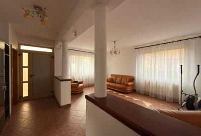 Casă individuală cu 5 camere în Girocului
