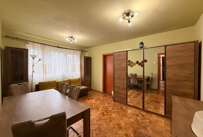 Apartament cu 2 camere semidecomandat, mobilat în P-ța Unirii