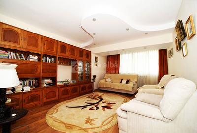 Ultracentral, apartament 3 camere, etaj intermediar - 1