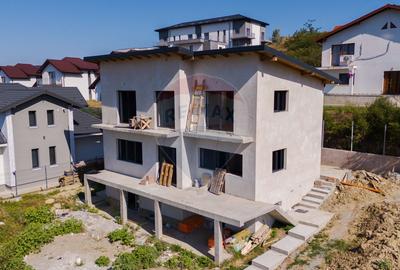 VIlă la Cheie de vânzare, 5 camere,  în Iași zona Mănăstirea Bucium - 2