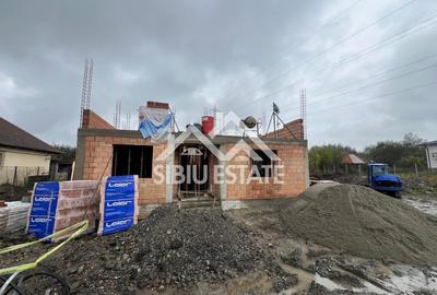 Casă individuală cu 5 camere în Șelimbăr