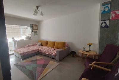 Apartament 3 camere decomandat, mobilat și utilat, zonă Far