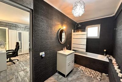 Proprietate unica Palazu Mare - 2 case , teren generos - 9