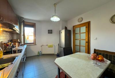 Casa de locuit + Spatii comerciale deja inchiriate! - 3
