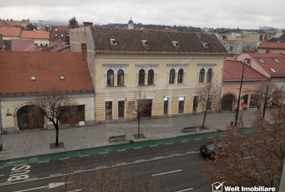 Apartament cu 4 camere decomandat în Central