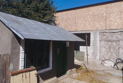Casa 4 camere, teren 2100 mp, deschidere 18 m, Unirea - 3
