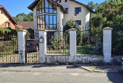 Vila spatioasa de  7 cam, 250 mp, curte 400 mp, Pitesti, Gavana Padure 3000 Euro - 1