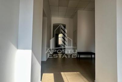 Apartament cu 4 camere 180mp loc de parcare zona centrala - 11