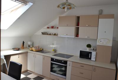 Apartament cu 3 camere semidecomandat, mobilat în Giroc