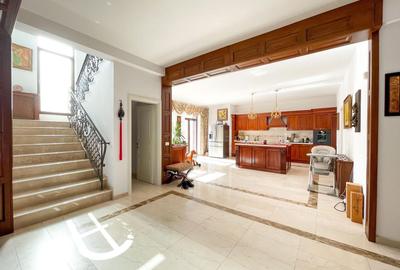 830 mp teren! Intimitate și confort rar întâlnit în oraș - 9