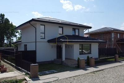 Casă individuală cu 4 camere în Domnești