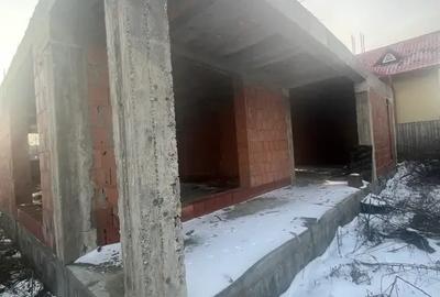 Casa la rosu / 1.328 mp teren / AC valabila / Otopeni 9 Mai - 10