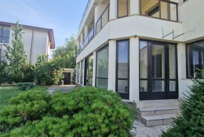 Casă individuală cu 13 camere în Pipera