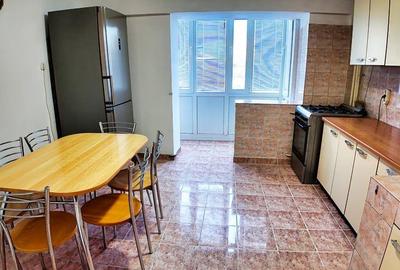 Apartament cu 4 camere decomandat, mobilat în Unirii