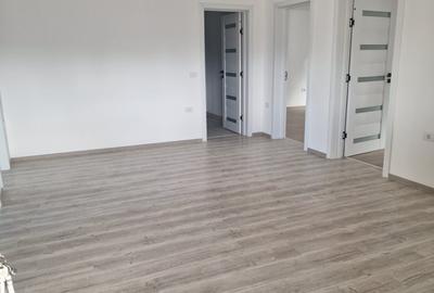 Sanmihaiul Roman - Casa individuala cu 4 camere si bucatarie inchisa - 2