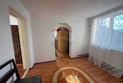 Casa cu 5 camere de vanzare in Priseaca 450 mp teren - 9