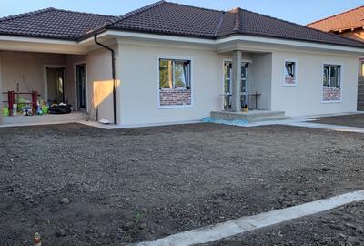 Casa Parter Sanmihaiul Roman,4 Camere,2 Bai,Terasa Acoperita,Toate Utilitatile - 2