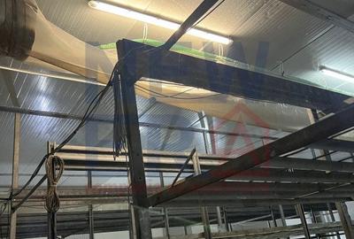 DE VANZARE Platforma cu  2 hale de 2074 mp amplasate pe un teren de 8762 mp - 8