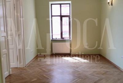 Apartament cu 3 camere semidecomandat în Central
