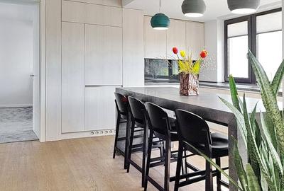 Priveliste Panoramica Spre Oras Si Masivul Tampa - 6