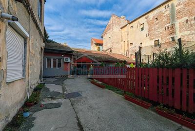 Casa cu 2 camere si terasa mare in centru pe strada Baritiu - 19